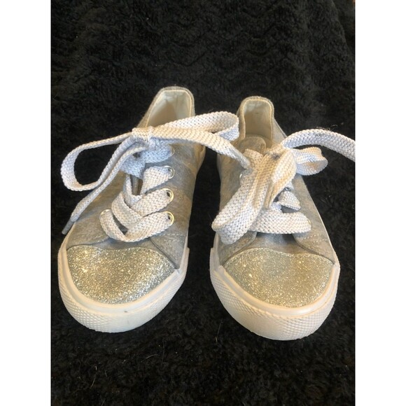 Cat and jack girls size 7 silver heart sneakers shoes - Picture 2 of 7